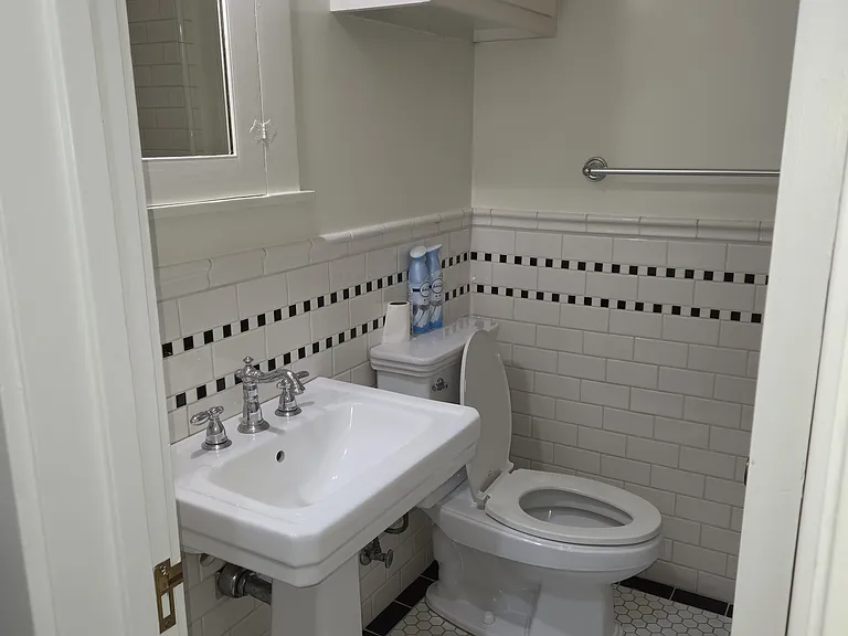 542 S El Molino Ave — Photo 2