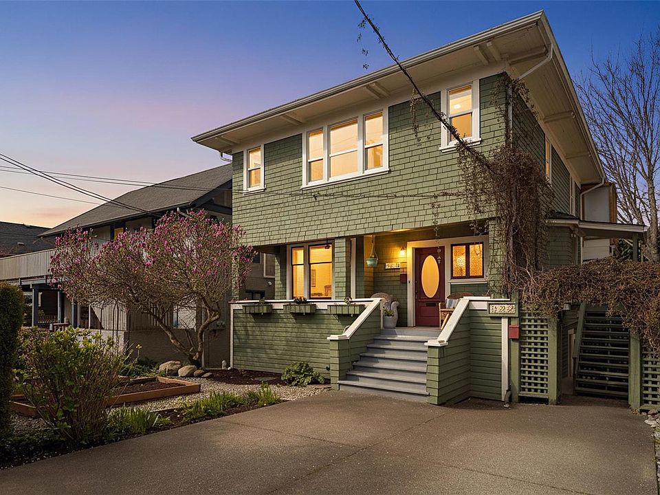 1st image of 320 Moss St