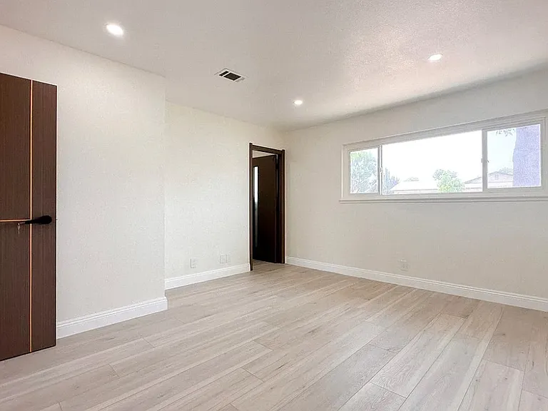 8511 Hyacinth St — Photo 4