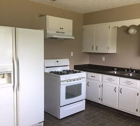 2nd image of 3302 N Wellington Ave
