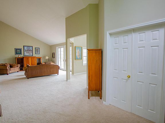 4th image of 170 Joy Ln NW