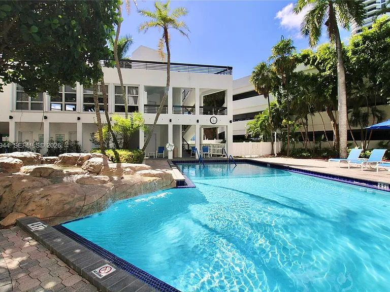 3600 Mystic Pointe Dr #1115 — Photo 47