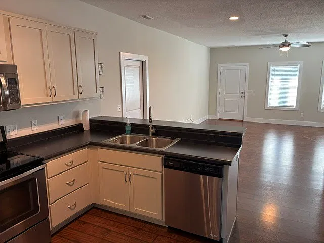 3 bed, 2.5 bath, 1482 sqft, $2,000 — Photo 2
