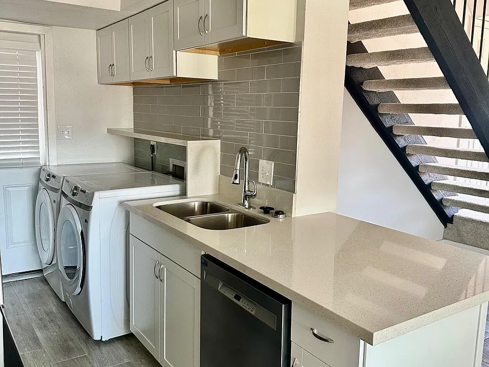 1504 E Indianola Ave #6