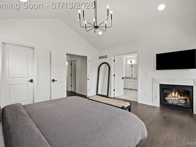 1049 Chapin Ave — Photo 19