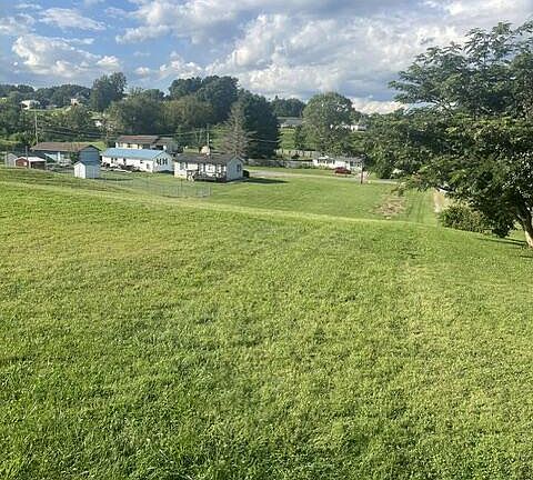 5th image of Valley View Ave
