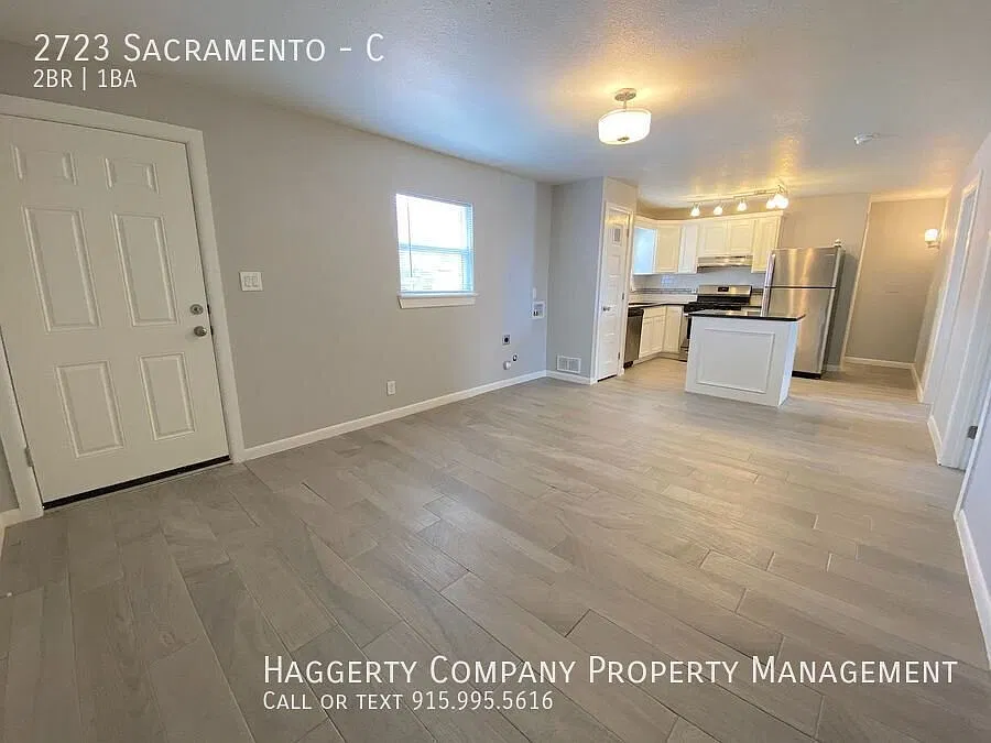 2bed/1 bath Refrig A/C — Photo 2