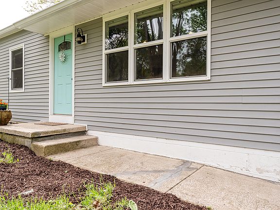 3rd image of 1118 Lawndale Ave