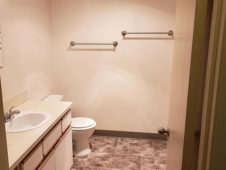Premier Apartments — Photo 7