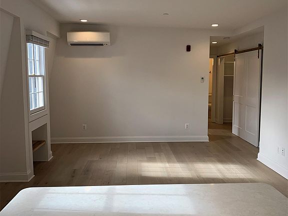 4th image of 152 Main St #302