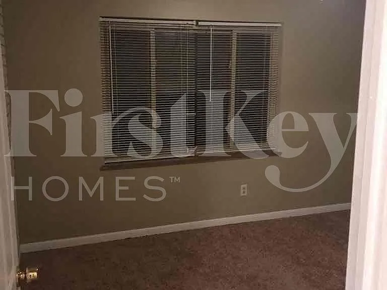1494 Clovernoll Dr — Photo 13