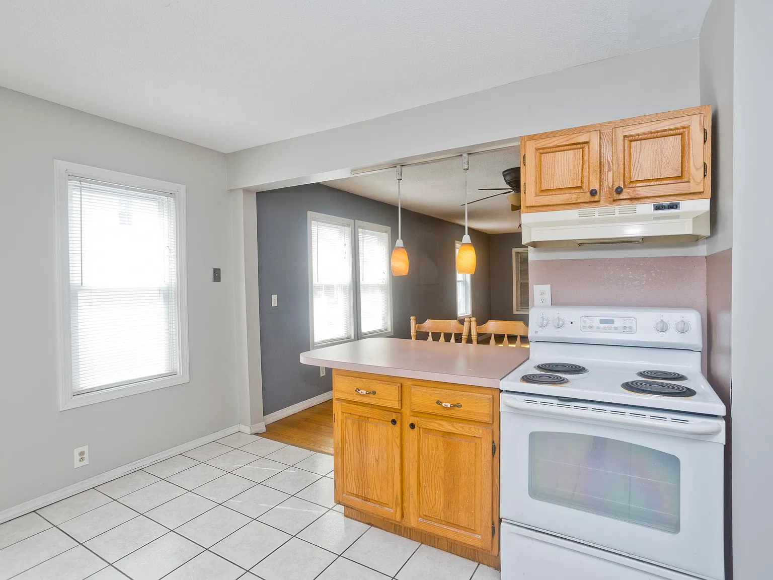 3 bed, 1092 sqft, $1,600 — Photo 4