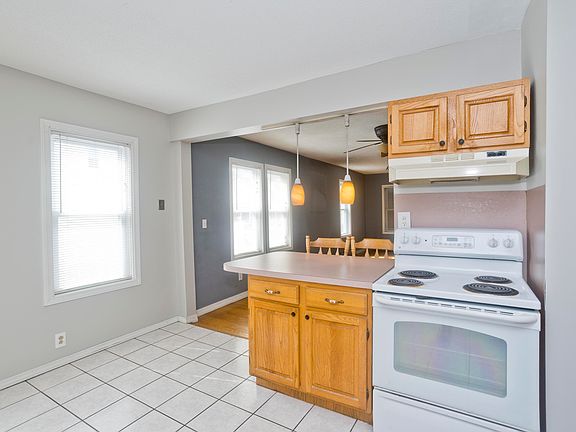 4th image of 81-83 Chestnut St #81