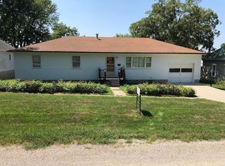 504 S 2nd St, Hopkins, MO 64461