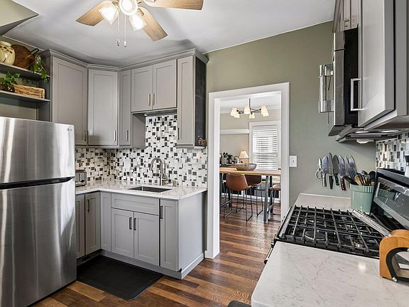 4th image of 2646 Fillmore St NE