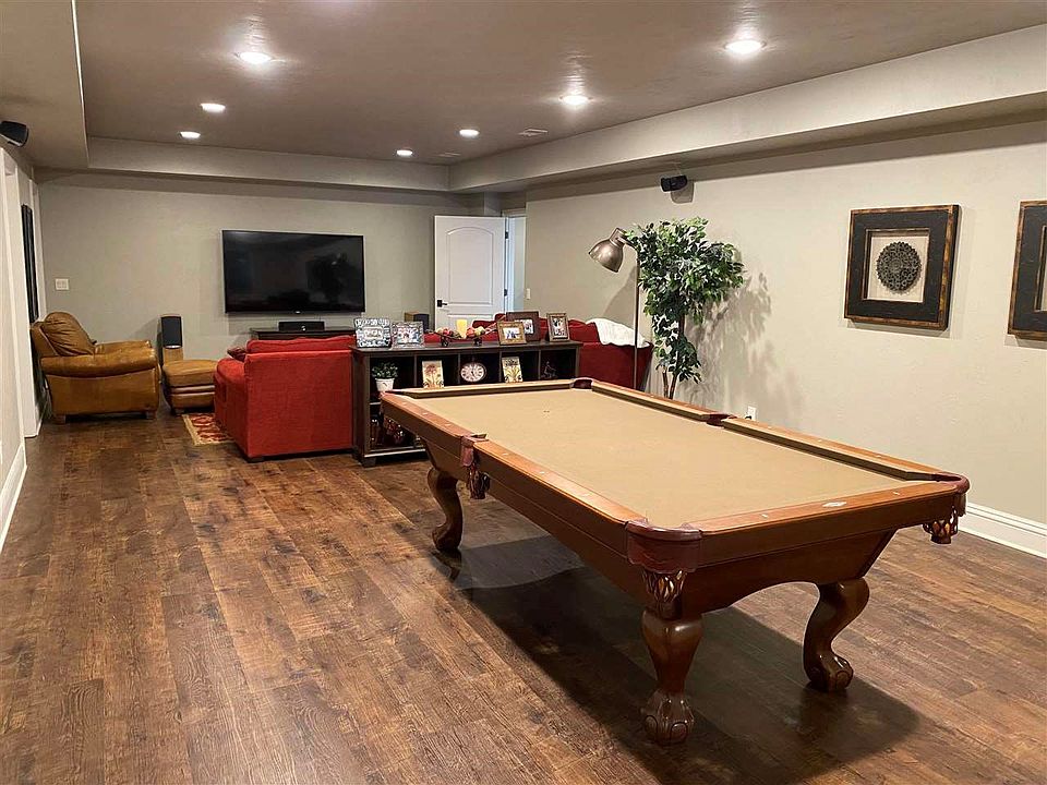 2nd image of 822 Yorkshire Rd