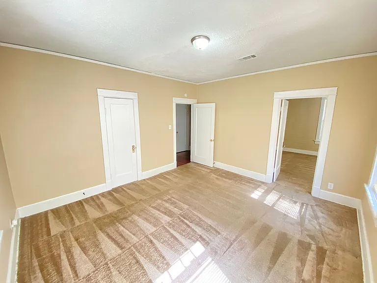 864 N Willett St — Photo 6