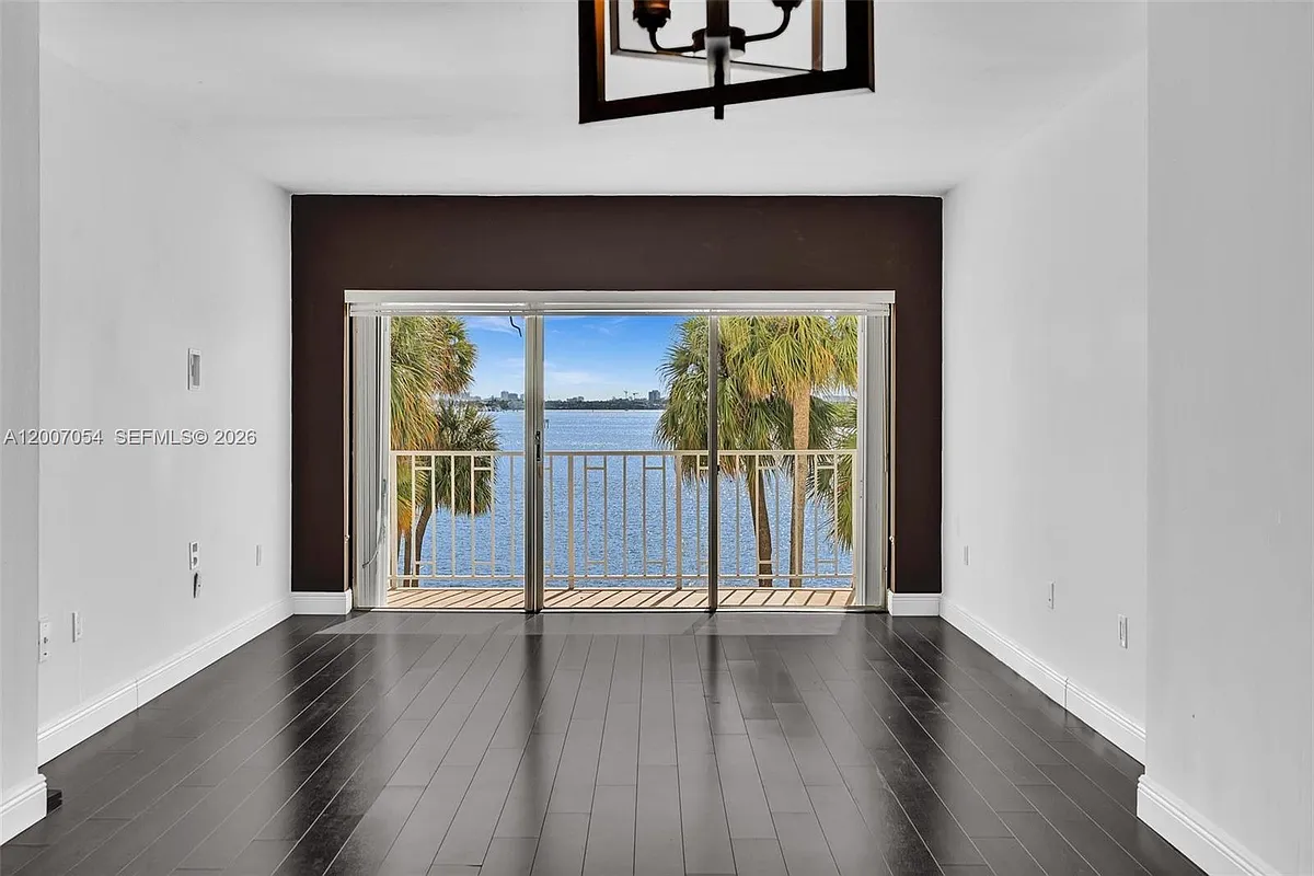 Building Photo - 500 Bayview Dr #228