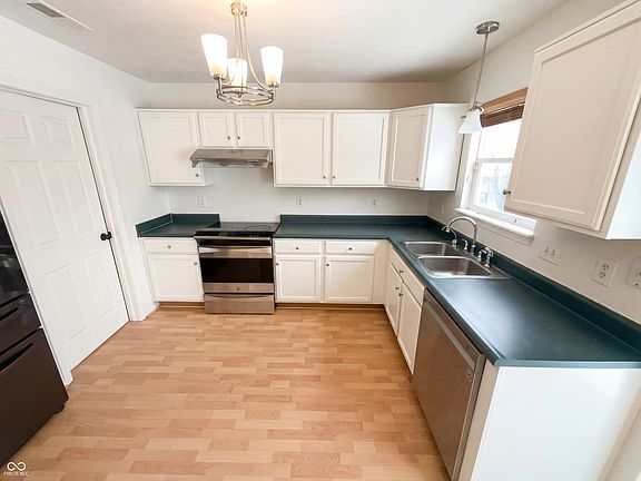 2nd image of 3211 Waterloo Cir