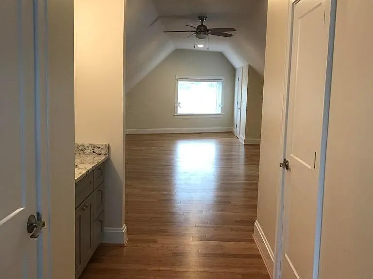 2nd-floor bed/bath