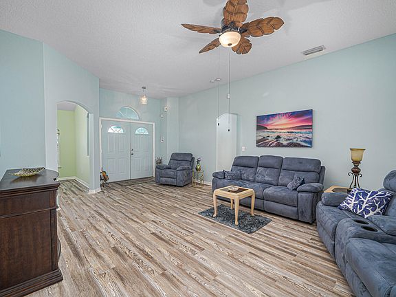3rd image of 124 SW Felix Avenue