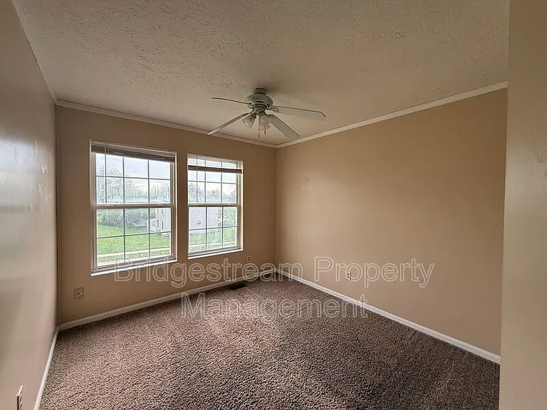 381 Sherman Dr — Photo 6