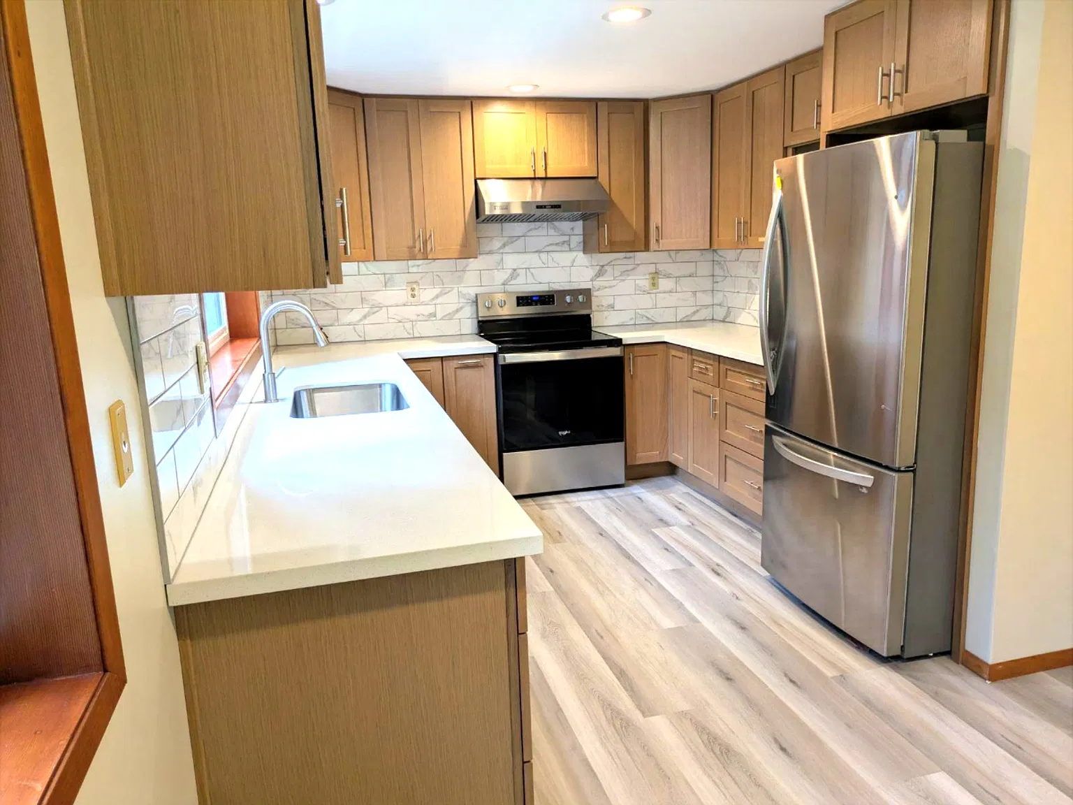 5486 Lynwood Center Rd NE — Photo 3