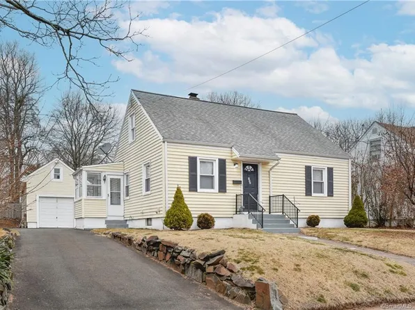 142 Twin Brook Road, Hamden, CT 06518
