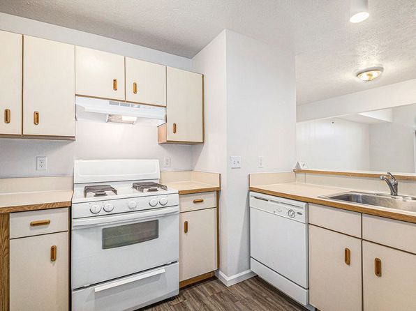 Autumn Lakes Apartments and Townhomes | 1109 Hidden Lakes Dr, Mishawaka, IN