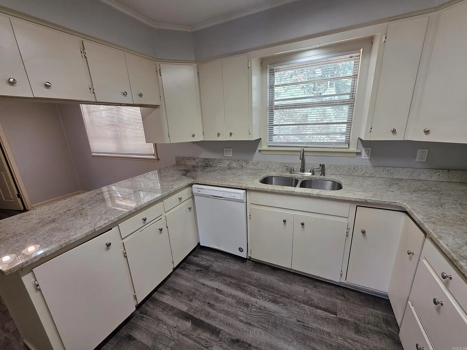 3 bed, 1.5 bath, 1431 sqft, $1,175 — Photo 3