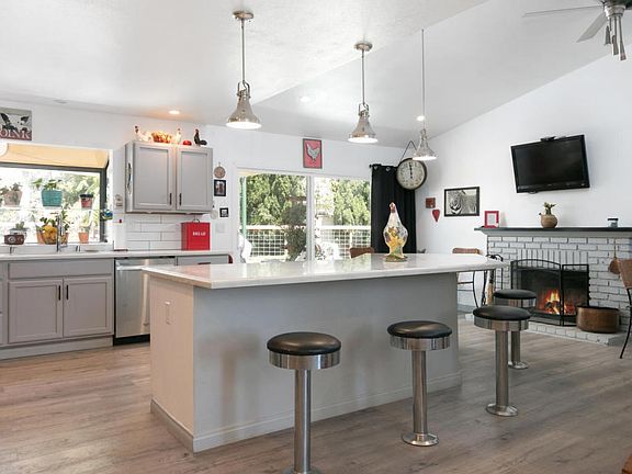 930 Escalon Dr-007-22-Kitchen-MLS_Size