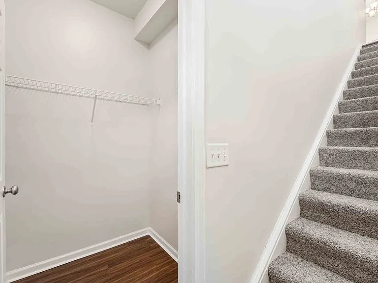 Auburn Creek Apartment Homes — Photo 17