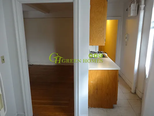 Rented by Green Home NY Realty LLC | media 14