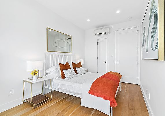 4th image of 322 Gates Ave #5F