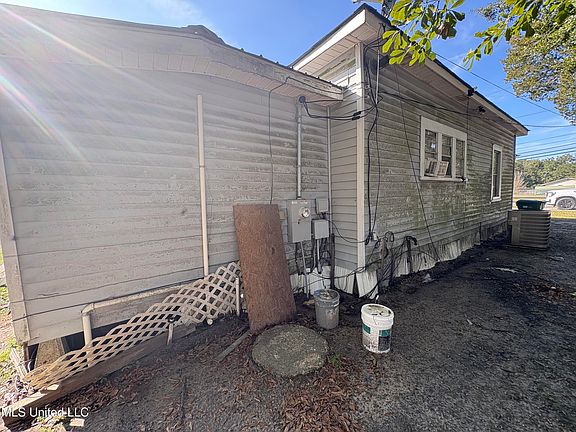 4th image of 6112 Grierson St