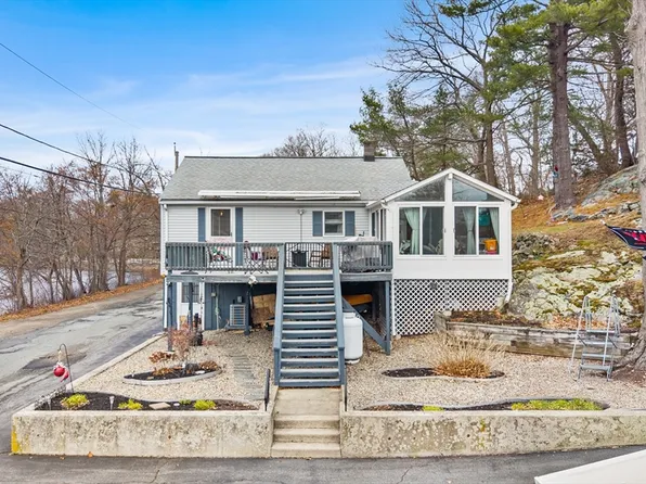 89 Sweetwater St, Saugus, MA 01906