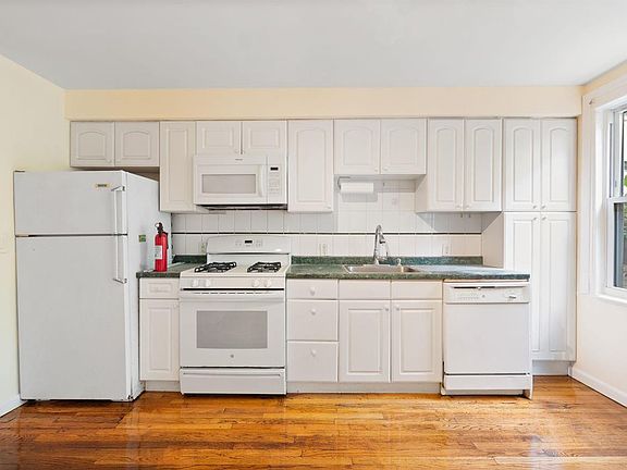 5th image of 496 1/2 Monmouth St