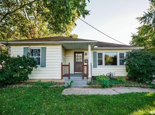 1302 Willow St, Pekin, IL 61554