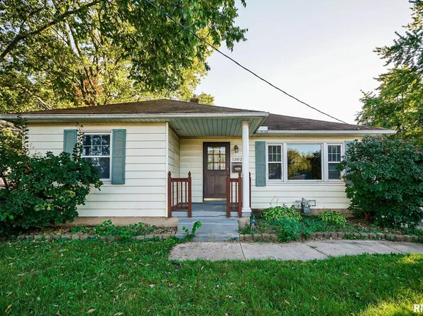1302 Willow St, Pekin, IL 61554