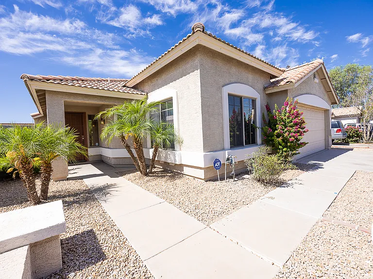 9233 W Mackenzie Dr — Photo 3