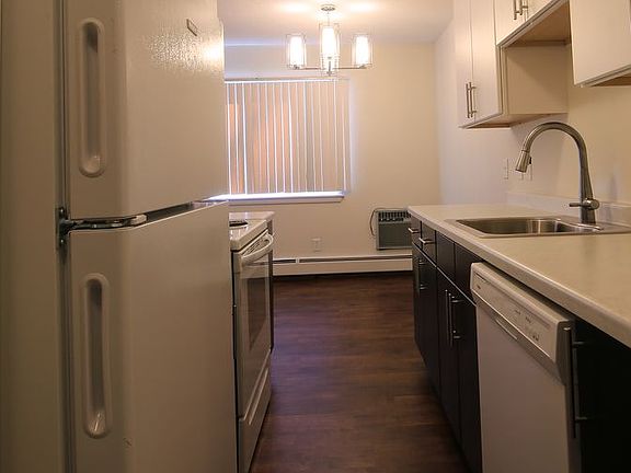 5th image of 242 W Franklin Ave APT 206