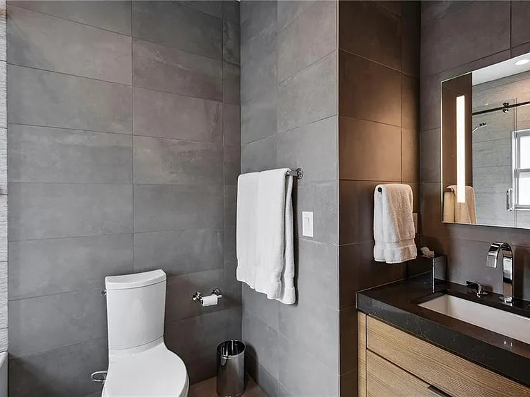2525 Peachtree Rd NE #32 — Photo 33