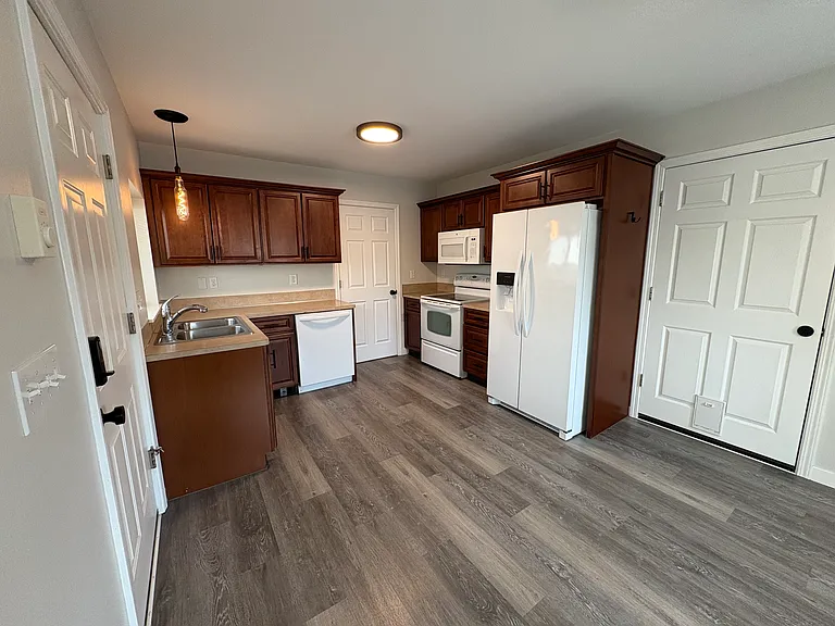 395 N Grove Ct — Photo 13
