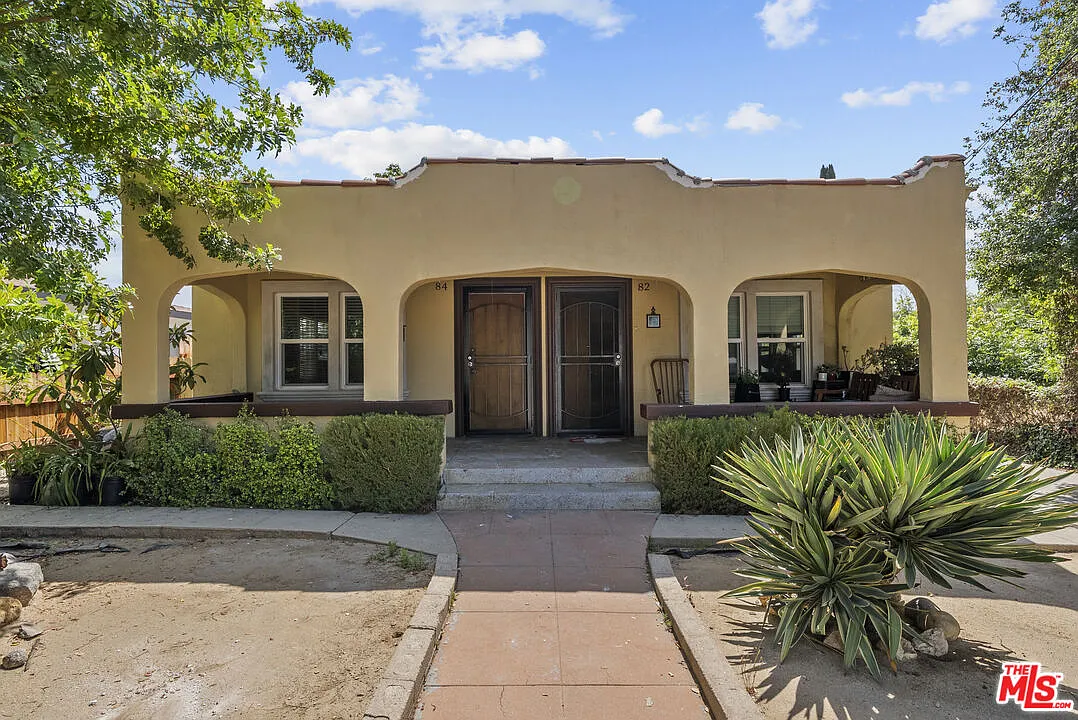 Building Photo - 84 N Grand Oaks Ave