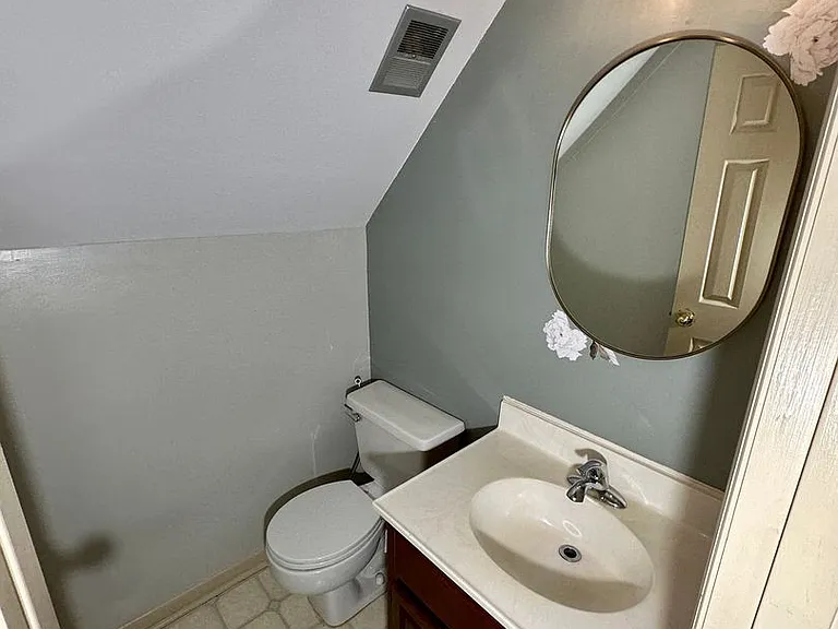 141 Victoria Dr — Photo 17