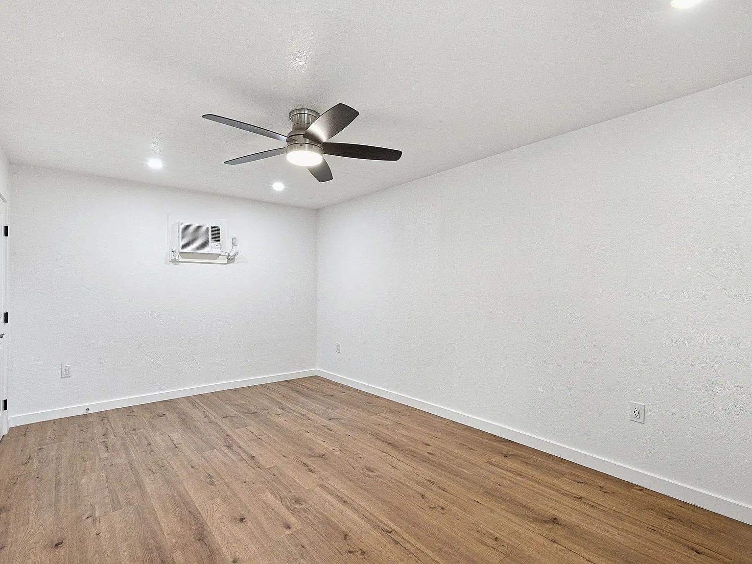 1017 East Moreland Street - 4 — Photo 4