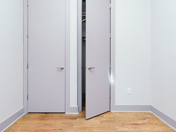 5th image of 292 Bedford Ave APT 15