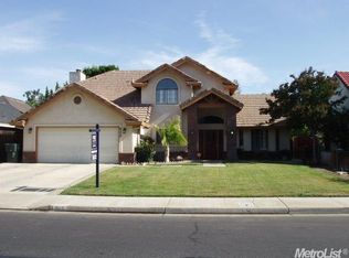 412 Crescent Dr, Los Banos, CA 93635