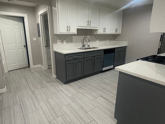 3rd image of 5114 Oakland St #110
