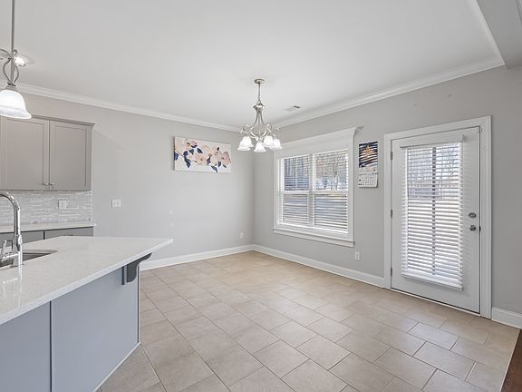 4th image of 15 Hollyhock Ln